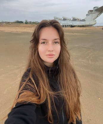 У меня есть все, чтобы превратить встречу в незабываемую ночь: соблазнительное тело, ум, чувственные губы и мягкие руки. Мои услуги включают классический и эротический массаж, оральный и классический секс, а также различные игры и фантазии. Фото и отзывы о моих достоинствах ты найдешь на моей страничке. Доверься моим умелым рукам и волшебным прикосновениям, и ты останешься доволен встречей со мной. Жду твоего звонка, чтобы сделать тебя счастливым! 💋 Марина
